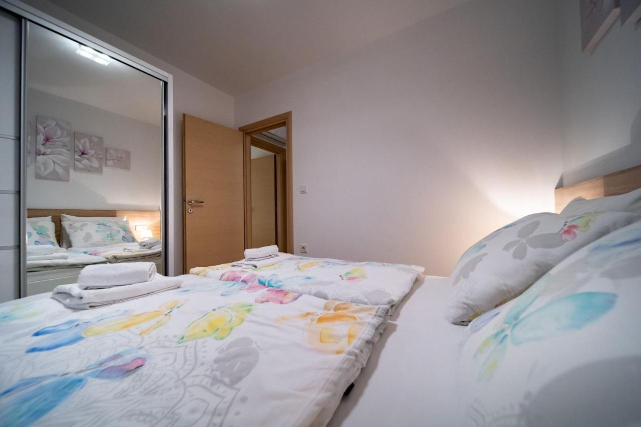 Apartments Arbis Lopar Luaran gambar