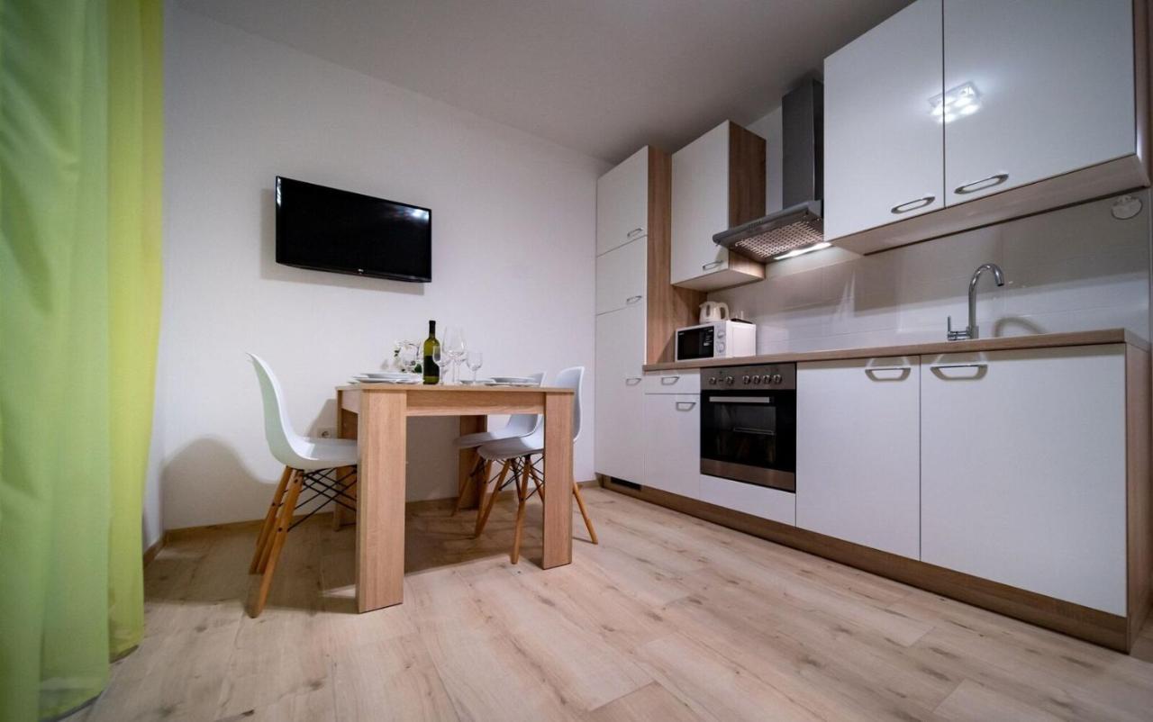 Apartments Arbis Lopar Luaran gambar