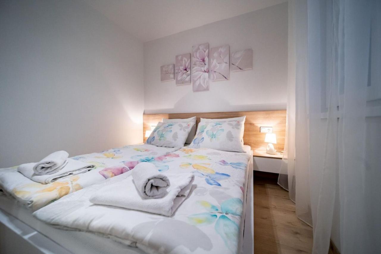 Apartments Arbis Lopar Luaran gambar